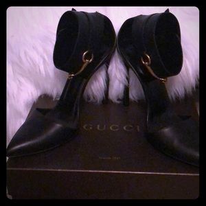 Size 41 Women Gucci pump. Only worn 3 times.
